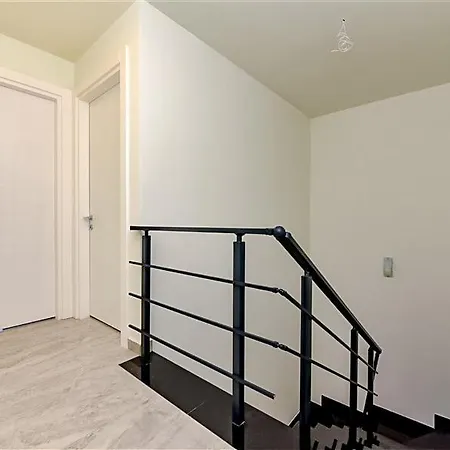 Apartament 33 *